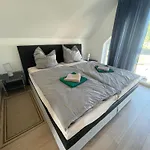 Am Gutspark 3, Klausdorf, Ca 250 M Bis Zur Badestelle * Klausdorf (Vorpommern-Rugen)