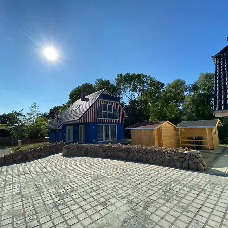 Am Gutspark 3, Klausdorf, Ca 250 M Bis Zur Badestelle * Klausdorf (Vorpommern-Rugen)
