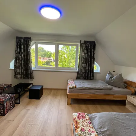 Am Gutspark 3, Klausdorf, Ca 250 M Bis Zur Badestelle Klausdorf (Vorpommern-Rugen)